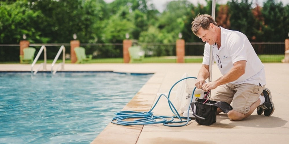 ارتباط بین نظافت استخر و عمر تجهیزات